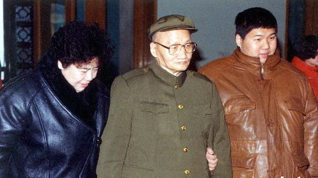 他是毛主席逝世时唯一的儿子,一生没享受任何特权,毛主席临终一