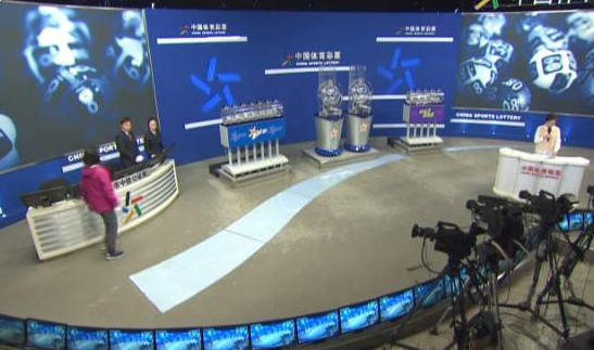 主持人慌了 大乐透开奖现场遭遇突发状况 开奖