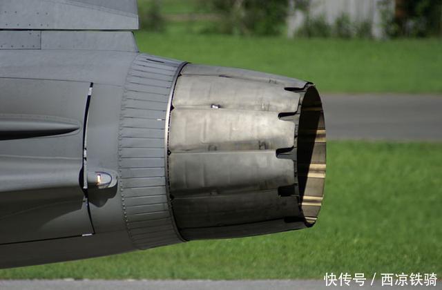 性能突出的瑞典JAS-39鹰狮战斗机,问鼎国际