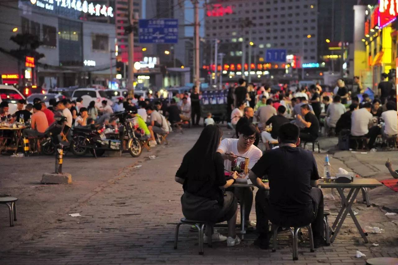 让人爱恨交加的夜市大排档