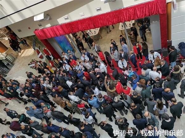 华为P30系列海外发售,粉丝彻夜排队抢购!