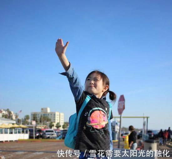 甜馨奥莉长大了,甜馨逆袭成公主,奥莉却女孩子