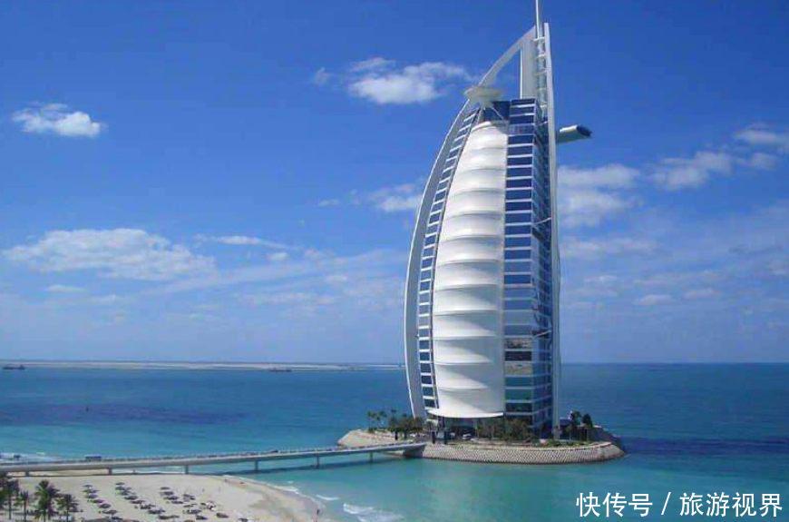 同是七星级帆船酒店,中国PK迪拜,你的工资能住