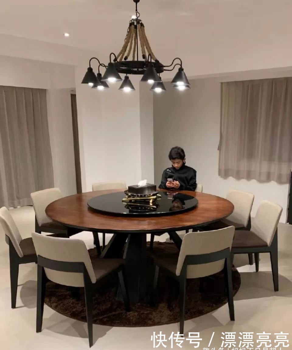 张柏芝晒12岁儿子照片,长相气质神似谢霆锋,如