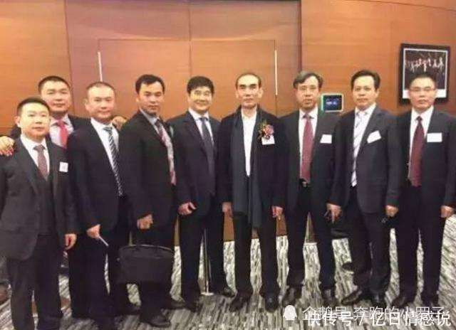 最有钱的美女富二代:一天入账6千万,弟弟去世