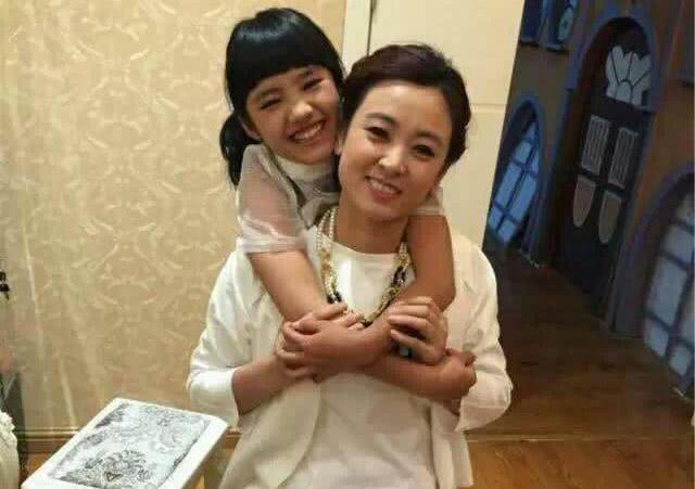 她是变形计农村女孩,城市哥哥每年都接她出来