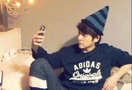 走进徐海乔现实的家,房子的家具很新潮,有很多