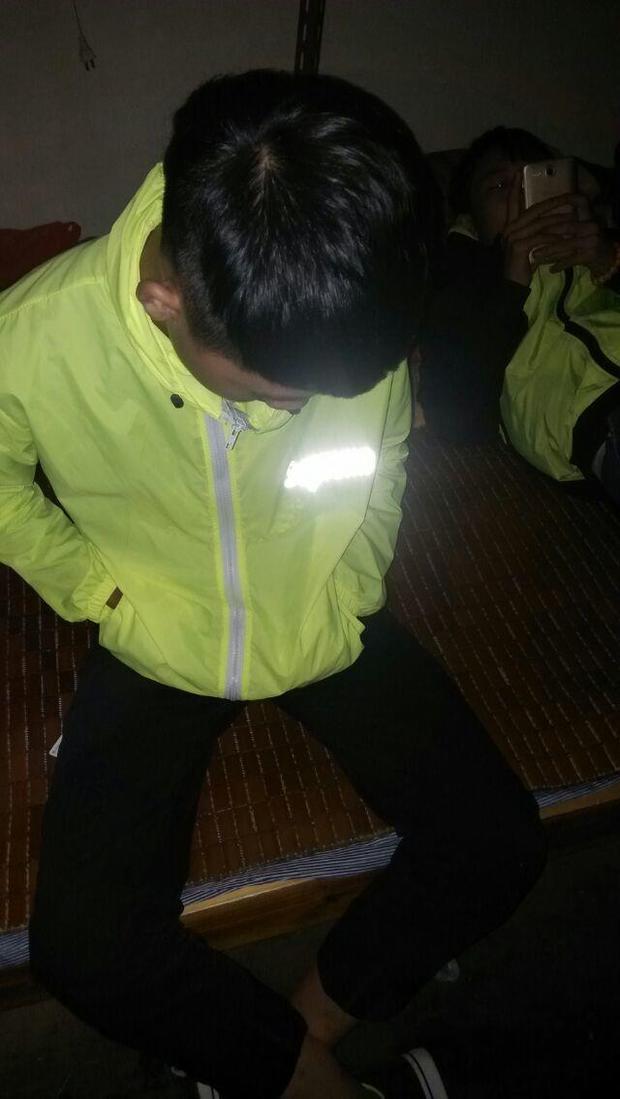 这个<em>男的发型</em>叫什么?怎么弄?说详细点,谢谢!_