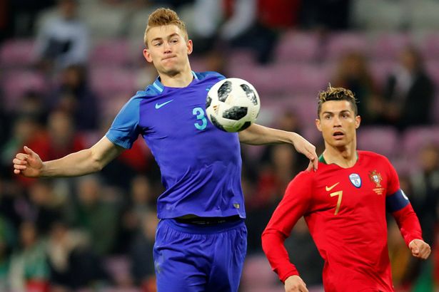 镜报:曼城有意引进阿贾克斯中卫德里赫特