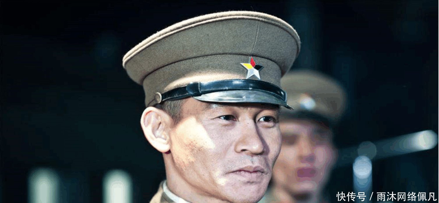 父母劝他去考公务员, 他却选择了当演员, 如今出