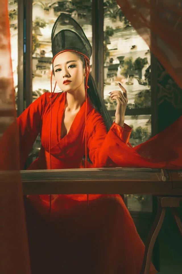 身高腿长的白羊座西瓜,女孩不输钟丽缇性感女生吃图片