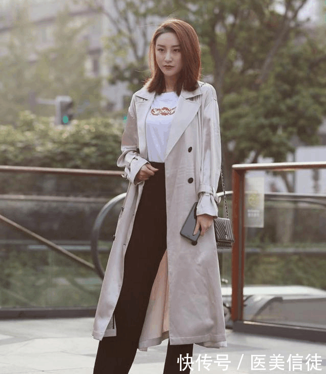 成都街拍 高颜值美女穿着时尚 出落大方 仅显优