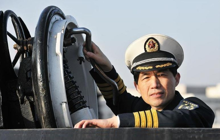 程玉胜,男,1963年生,安徽桐城人,海军大校,水声专家,现任海军潜艇学院