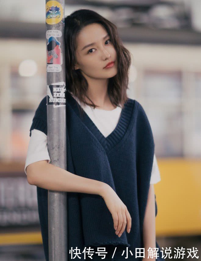 李沁是有多瘦毛衣穿出麻袋即视感,看样子我还