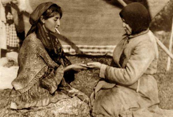 吉普赛人(gypsies),也称罗姆人,波希米亚人,茨冈人.