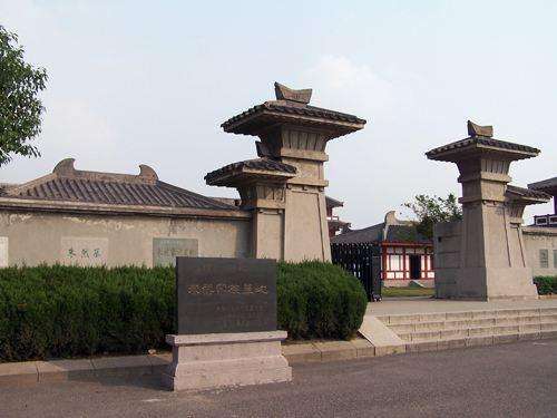 他生擒关羽, 一千多年后墓葬被发现, 墓中一件文物, 轰动日本