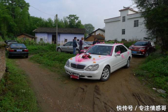 农村新娘刚下车,婆婆就给了她一巴掌,新娘含泪独自离开