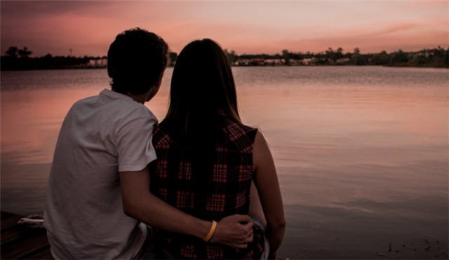 妻子怀孕,老公打电话说请婆婆过来照顾,妻子慌