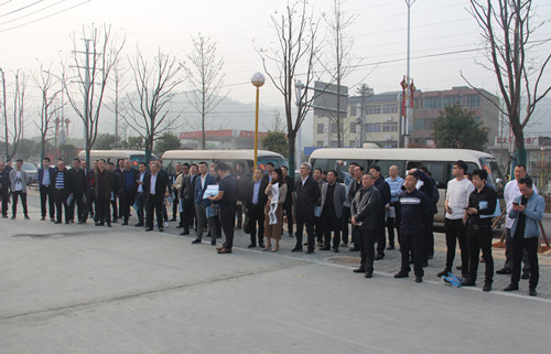 我市举行\"魅力临湘·2018年土地招商推介会\"