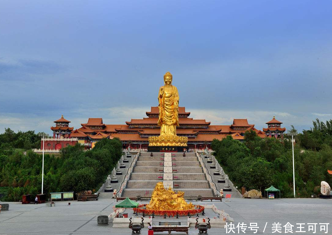 西域第一大铜立贴金佛,总投资950万元,用铜量98吨历时2年