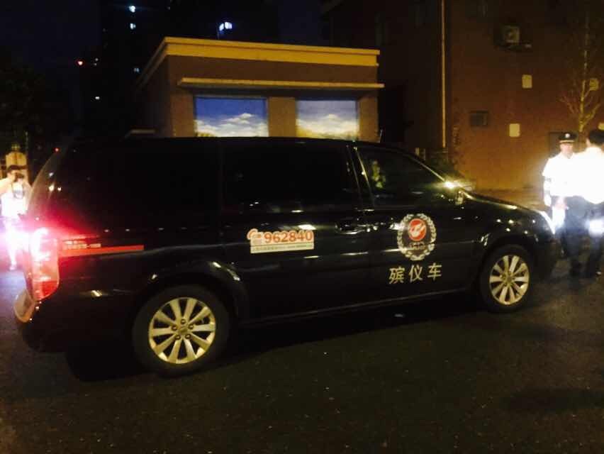 乔任梁意外死亡 别墅外现殡仪车