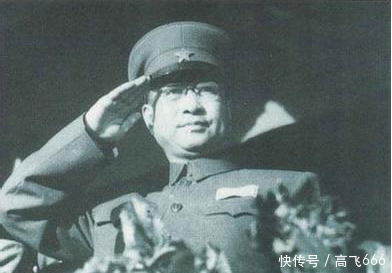 他作为国民党在剿共行动中,遇到了陈赓将军不仅没抓,反而一起共