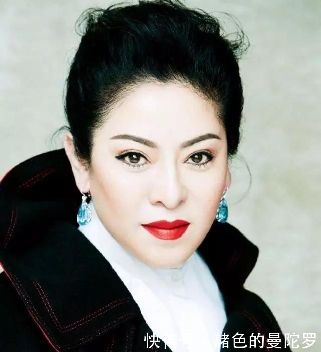 被郭碧婷500万的钻戒惊到向太一条项链价值上