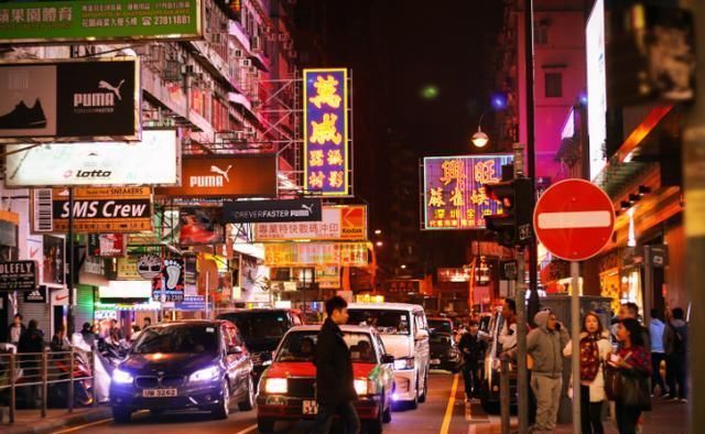 香港人对大陆游客态度冷淡?当地人给出原因,游