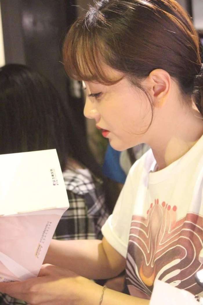 37岁杨蓉被指整容, 她用12字机智回应, 粉丝: 果