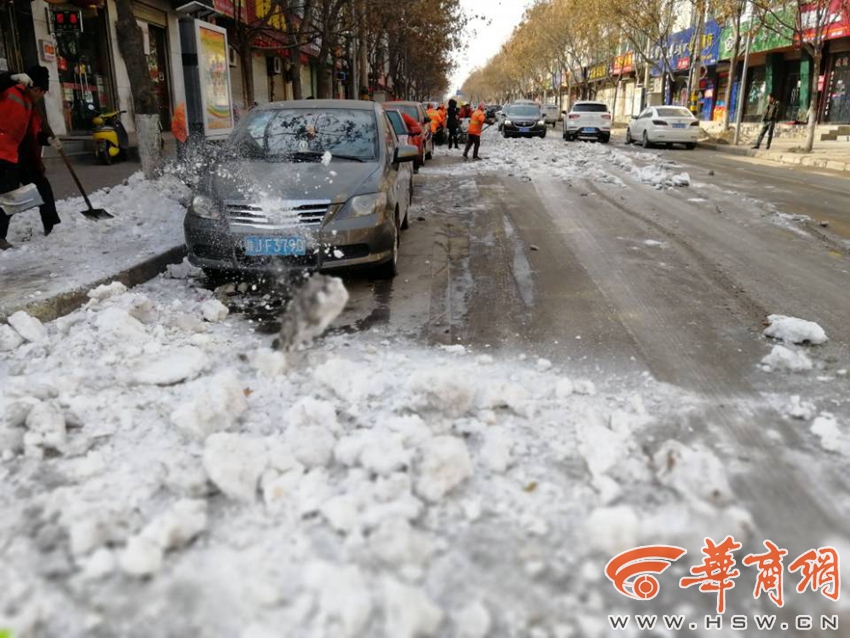 车碾人踩太阳晒靠天除雪遭质疑 铜川城管局向市民道歉