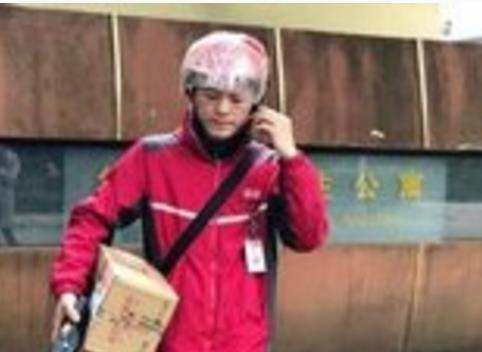 外卖小哥英文对话老外成网红, 自称: 学历不高,