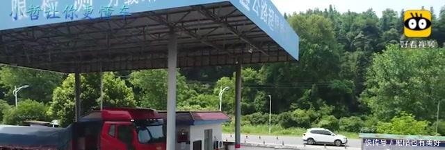 油罐车空车算超载被强行扣车罚款,拿车时,司机