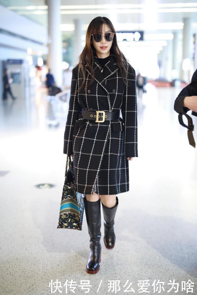 Baby女王范现身机场,手拎包包有亮点,撞脸沈梦