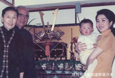 她是民国三大女流氓之一,能治服黑帮老大,让花心汉奸与其终老