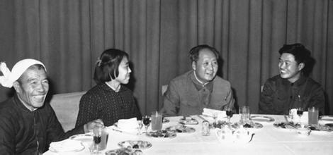 他放弃北大回乡务农,毛主席请吃饭,主席逝世被特许守灵七天七夜