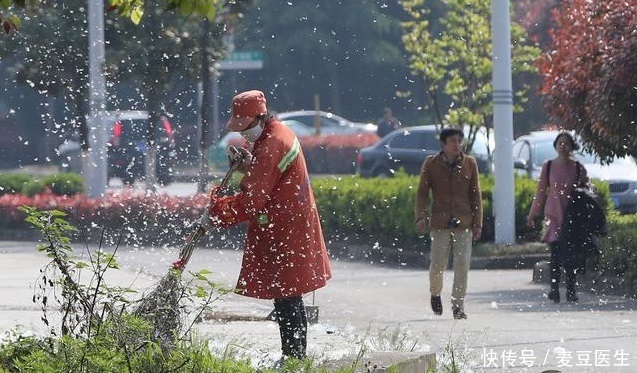 春季眼睛红肿痛痒流泪,眼科专家帮你轻松治疗