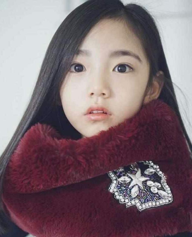 六岁小女孩尹恩彩,美得让经纪公司称等她长大