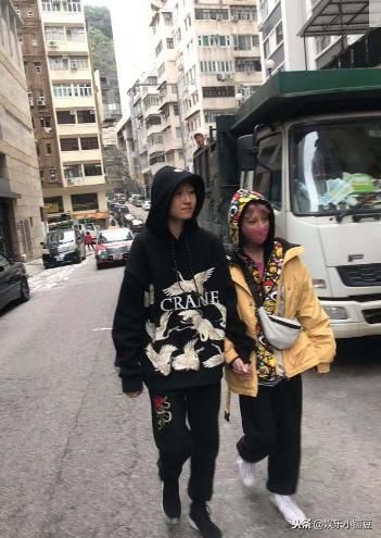 t01d31d9df379a7e9cb.jpg?size=351x495