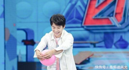 宝藏男孩彭昱畅自杀式放气球笑疯众人!风一样