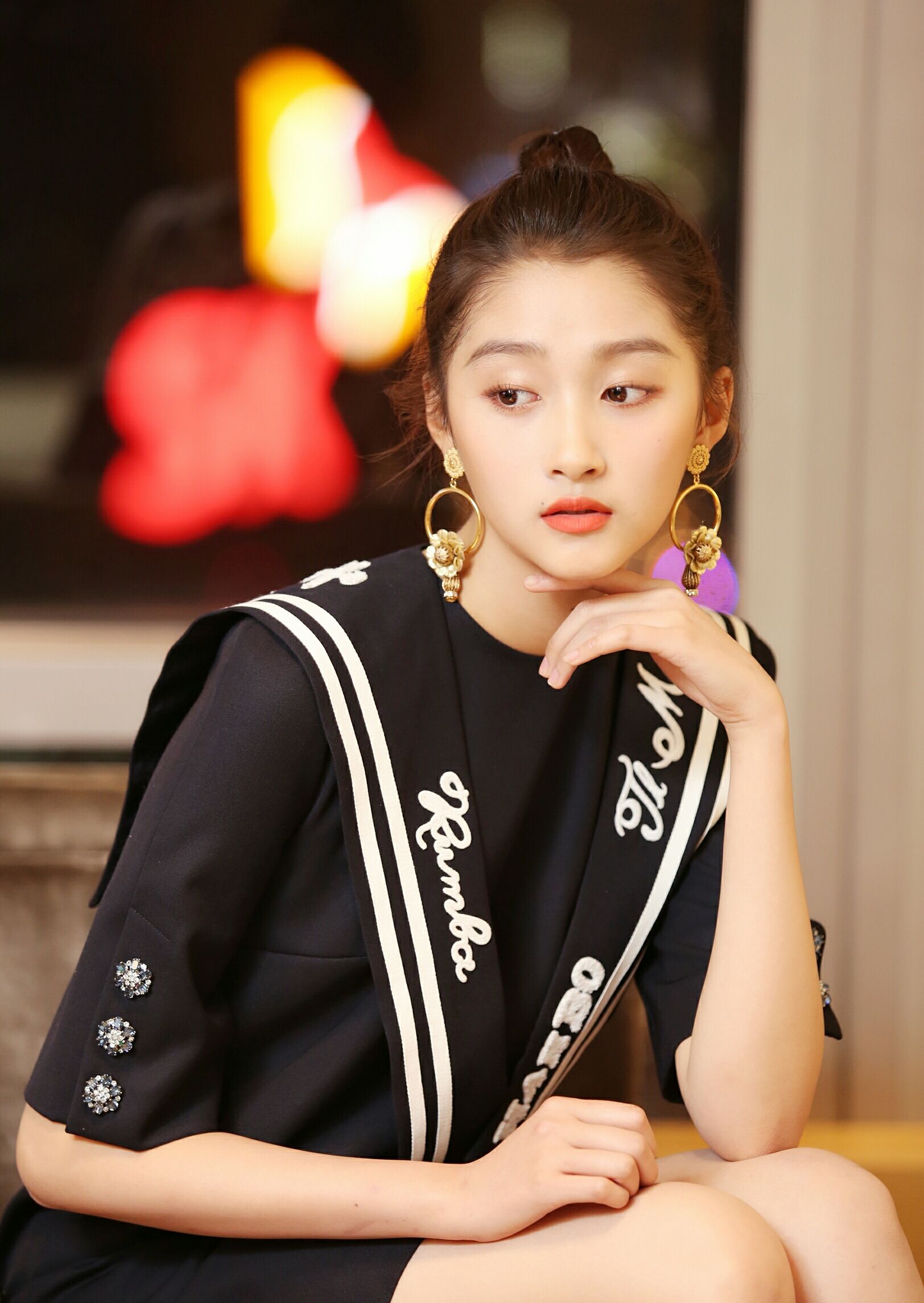 今天关晓彤21岁生日,鹿晗准时送去祝福!网友:这