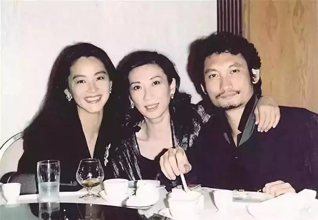 张国荣把她当亲姐姐，林青霞被她一手捧红，63岁惨遭徐克抛弃，现在过得让你羡慕！