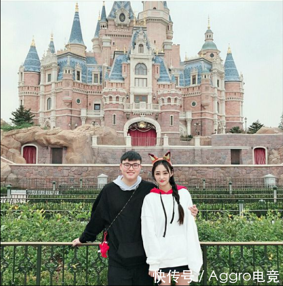 Uzi情人节表白女友怒秀恩爱 史森明伤心分享分