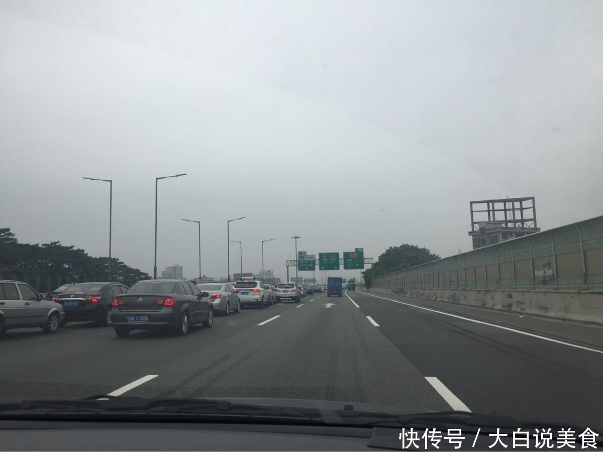 中国最赚钱高速公路，耗资7.7亿，年收入28亿，却常堵车爆满