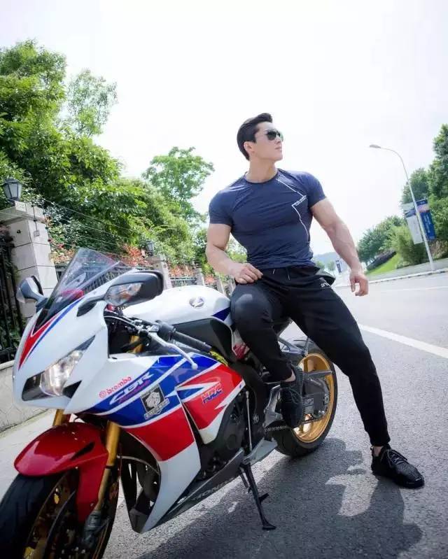 中国的肌肉一哥!用实力压倒欧美肌肉男!