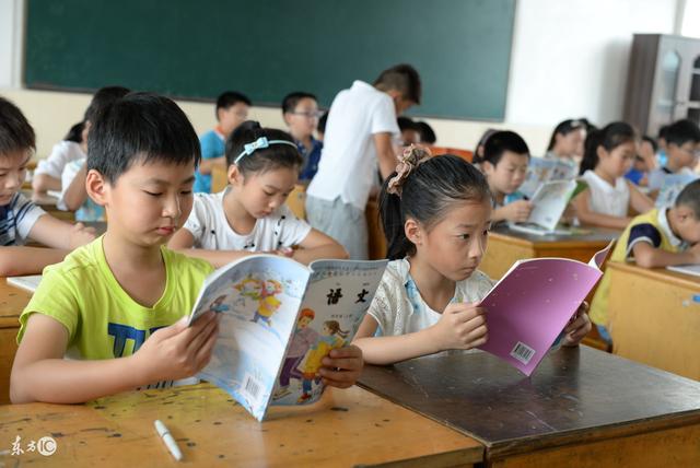 最美女教师背学生上厕所,感慨害怕以后背不动