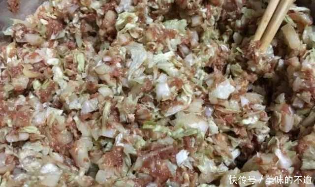 猪肉白菜饺子馅怎样调才好吃?一步很关键,做好