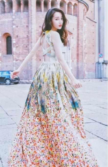 迪丽热巴粉丝不满偶像被黑无数,怒撕伯乐杨幂