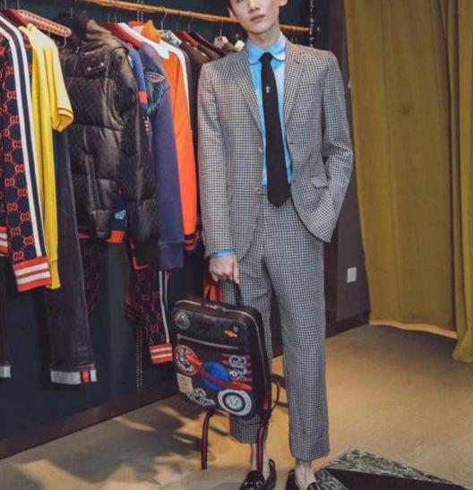 明星奇葩爱好:朱一龙养蚂蚁,罗云熙买耳机听屁