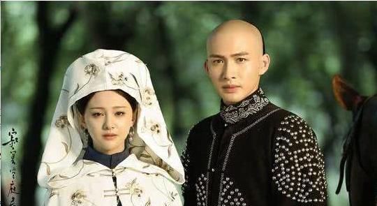 古装女主必备披风:赵丽颖可爱,杨幂惊艳,热巴凄