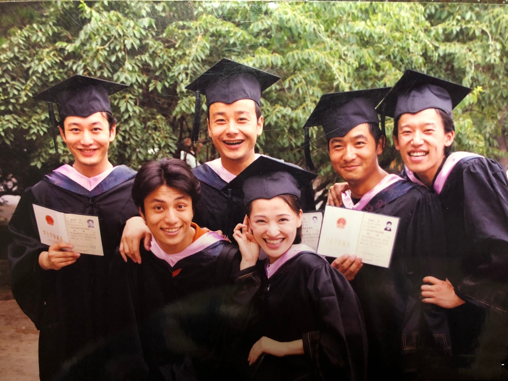 黄晓明生日,郭晓东晒大学毕业照送祝福,杨颖低